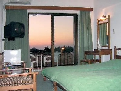 Ξενοδοχείο Sky 4*